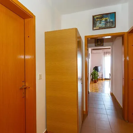 And With Parking Space Krk - 14322 Gostinjska kuća Krk Town